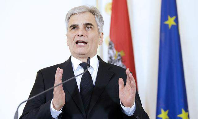 Faymann stimmt sich gegen Merkel ein.