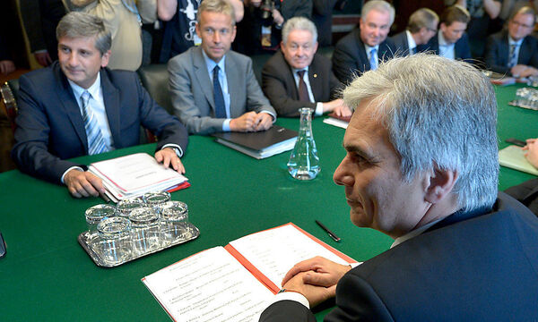 Startschuss: SPÖ und ÖVP verhandeln in großer Runde