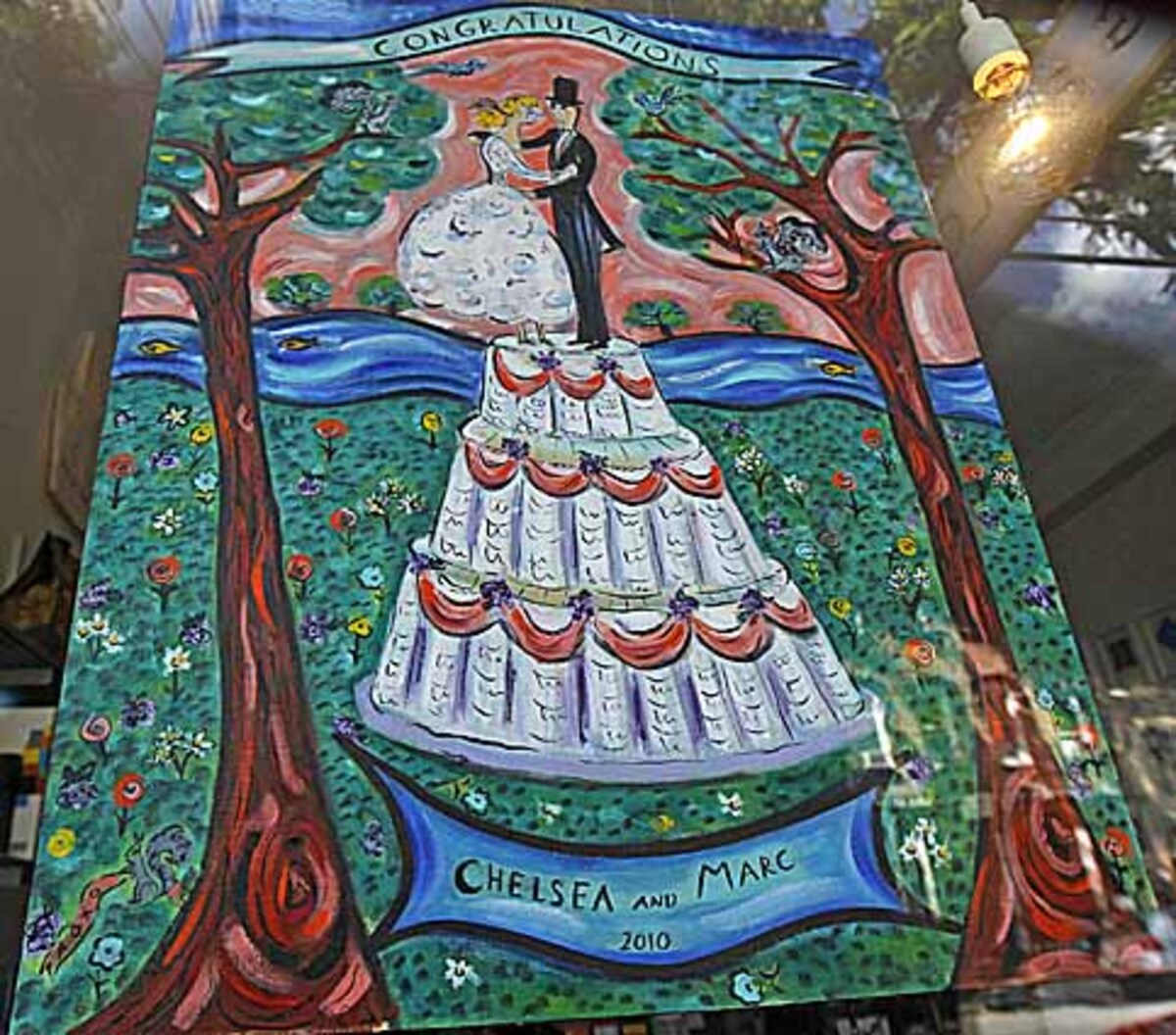 Welche bekannten Persönlichkeiten auf der Gästeliste stehen, ist nicht offiziell bekannt. Schätzungen zufolge sollen zwischen 400 und 500 Personen eingeladen sein, darunter auch Moderatorin Oprah Winfrey, Schauspielerin Barbara Streisand und Regisseur Steven Spielberg. US-Präsident Barack Obama hat - entgegen anfänglicher Gerüchte - keine Einladung erhalten. Die Clintons wollten, dass das Brautpaar im Mittelpunkt steht, gab dieser selbst bekannt.