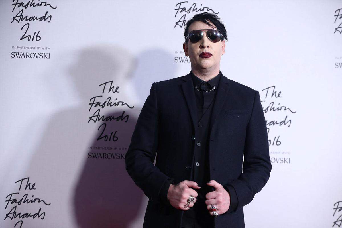 Marilyn Manson präsentierte den Preis in der Kategorie "International Urban Luxury Brand", der an das Label Vetements ging.