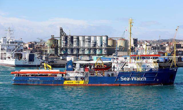 Archivbild der "Sea-Watch 3" im Hafen von Catania auf Sizilien..
