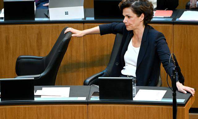 Andreas Babler liegt in puncto Vertrauen nur knapp vor seiner Vorgängerin an der SPÖ-Spitze. 