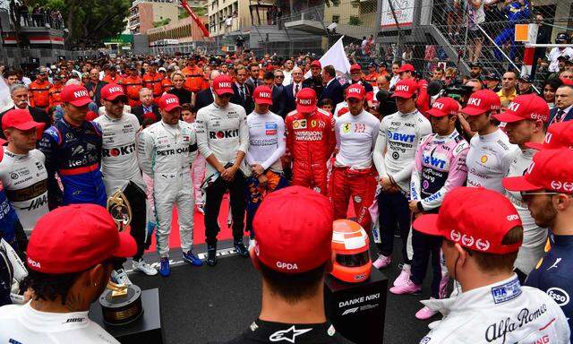 Gänsehautmoment vor dem Start in Monte Carlo: Alle 20 Fahrer versammelten sich zu einer Schweigeminute für den am Montag verstorbenen Niki Lauda.