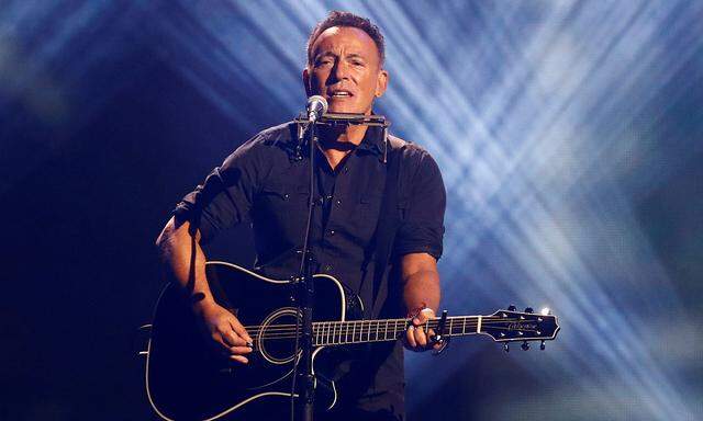 Springsteen performs during the closing ceremony for the Invictus Games in Toronto during the Invictus Games in Toronto