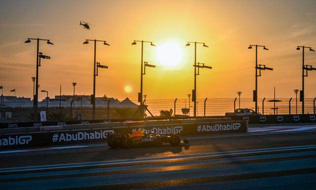 Er fuhr alleine, Pardon: unbedrängt in den Sonnenuntergang von Abu Dhabi: Max Verstappend.