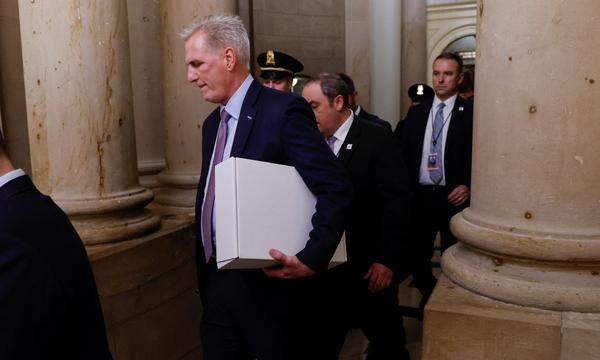 Kevin McCarthy verlässt das US-Kapitol, nachdem er als Sprecher des Repräsentantenhauses verdrängt wurde. 