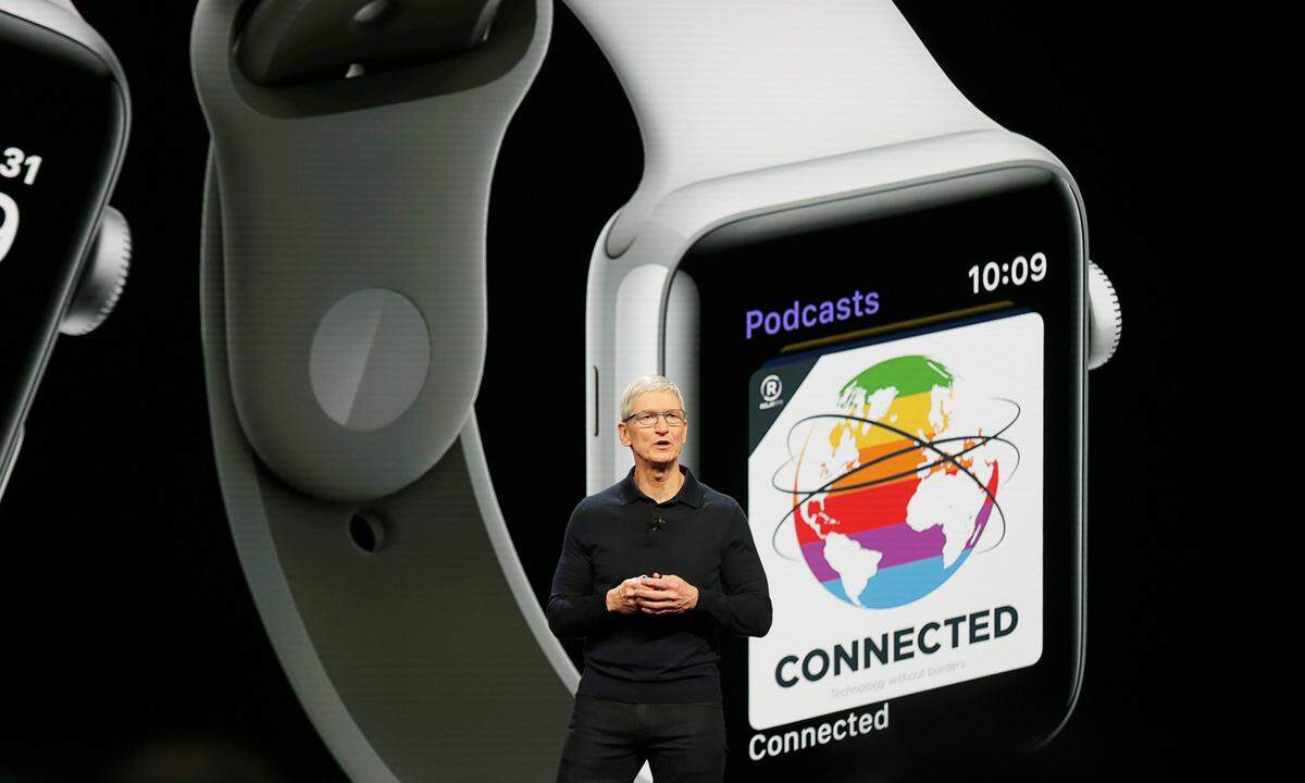 Mit einer Walkie-Talkie-Funktion können sich zwei Nutzer direkt von Uhr zu Uhr unterhalten. Apples Podcast-App kommt erstmals direkt auf die Uhr und sie zeigt künftig auch Web-Inhalte an. Käufer der drei Jahre alten ersten Version werden auf diese Funktionen aber verzichten müssen.