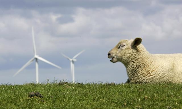 Landidyll mit klimaneutraler Energieversorgung? Mit bewusstem Schrumpfen der Volkswirtschaft ist das wohl nicht machbar.