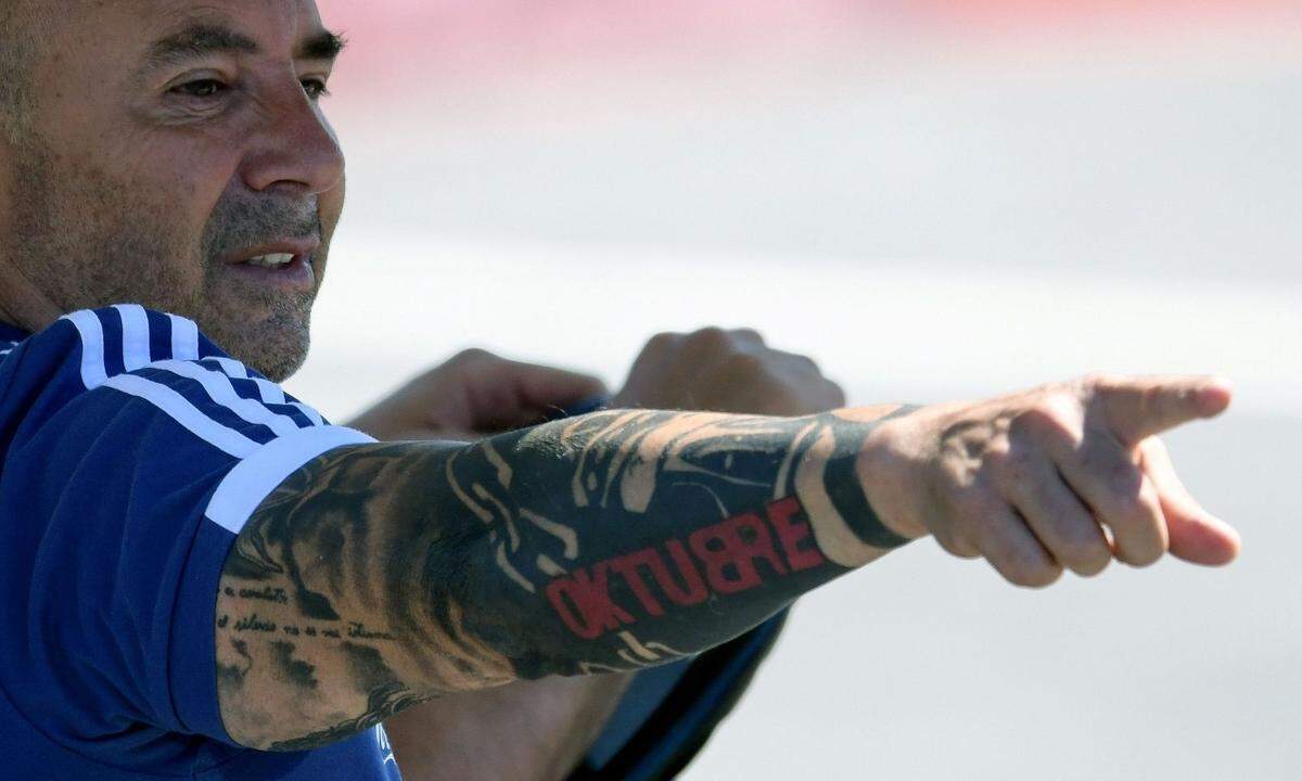 Auch manch Teamchef liebt Tattoos, wie der Argentinier Jorge Sampaoli.
