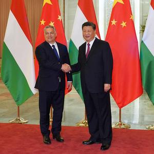 Handschlag unter Freunden: Viktor Orbán und Xi Jinping in Peking 2019.