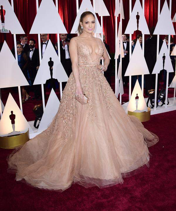 Noch unangenehmer ist die Kleidergleichheit natürlich bei den Oscars. Jennifer Lopez verzauberte im märchenhaften Kleid von Elie Saab Couture ...