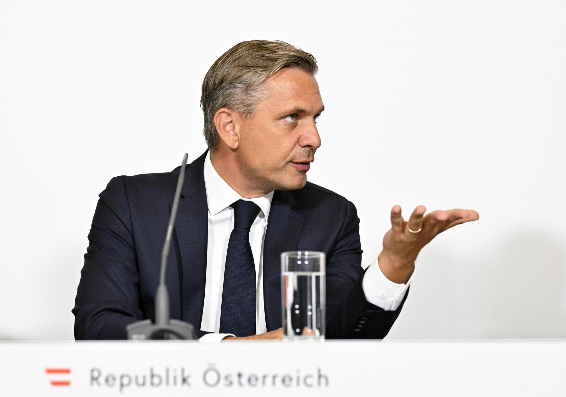 Hattmannsdorfer kündigt Gesetz gegen versteckte Preiserhöhungen an