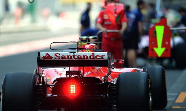 Mehr als nur ein Rücklicht, eher ein Warnsignal, das Ferrari an die Formel 1, ihre Rechteinhaber und den Automobilweltverband ausgeschickt hat.