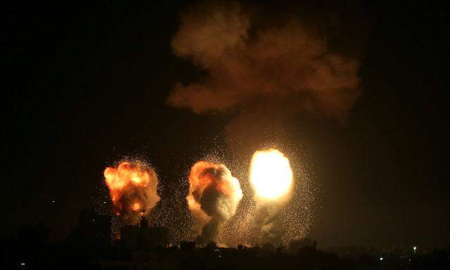  Israel hat nach Angaben der Luftwaffe des Landes eine Raketenwerkstatt im Gazastreifen angegriffen. Zuvor hatten militante Palästinenser eine Rakete abgefeuert. 