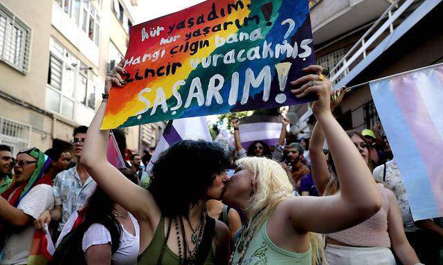 TURKEY-RIGHTS-LGBTQ-PRIDE-PARADE