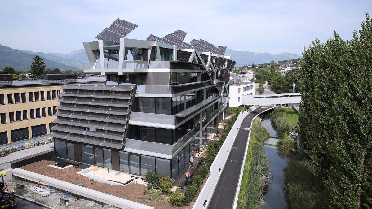 Wie ein innovatives Energiekonzept aussehen kann, lässt sich am Active Energy Building in Vaduz (Liechtenstein) begutachten. 