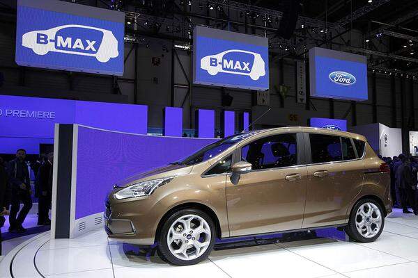 Intelligentes Raumkonzept auf Basis des Fiesta. Gut vier Meter ist der neue Ford B-Max lediglich lang. Der Clou dabei: zwei Schiebetüren und keine B-Säulen. Dadurch ergibt sich seitlich eine gut 1,5 Meter breite Öffnung.
