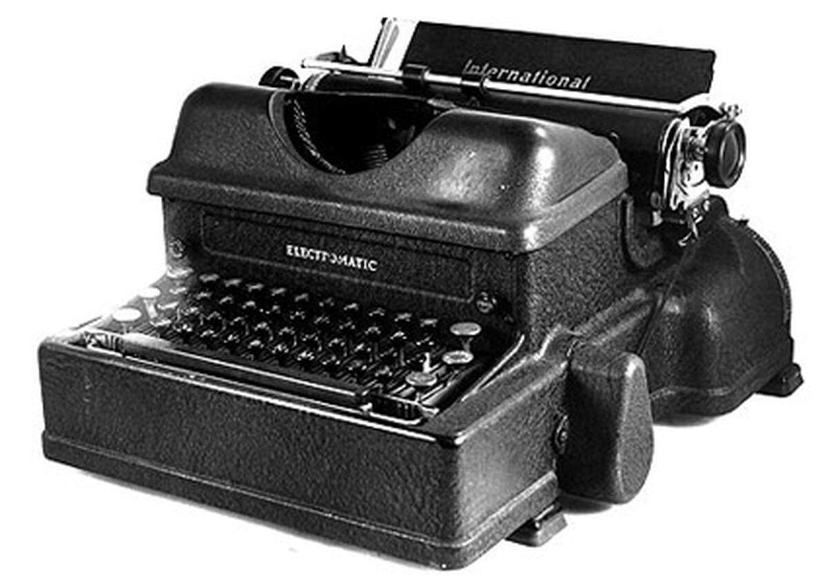 IBM bringt die erste erfolgreiche elektrische Schreibmaschine auf den Markt. Die Technologie war für eine Million Dollar von Electromatic Typewriters zugekauft und neu umgebaut worden.