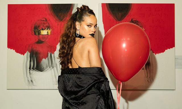 Rihanna bei der Vorstellung des Covers ihres achten Albums, 