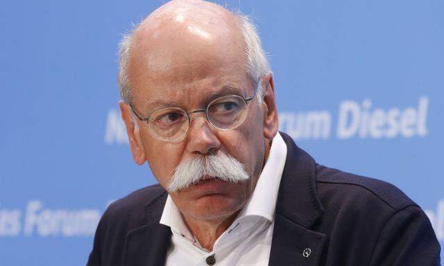 Daimler-Vorstandschef Dieter Zetsche kündigt Einsparungen an