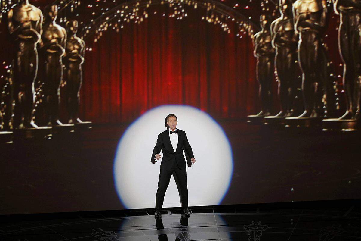 In der Nacht von Sonntag auf Montag wurde in Los Angeles der Oscar 2015 verliehen. Nicht der große Gewinner des Abends: Neil Patrick Harris, dessen Scherze kaum mehr als ein müdes Lächeln hervorriefen.