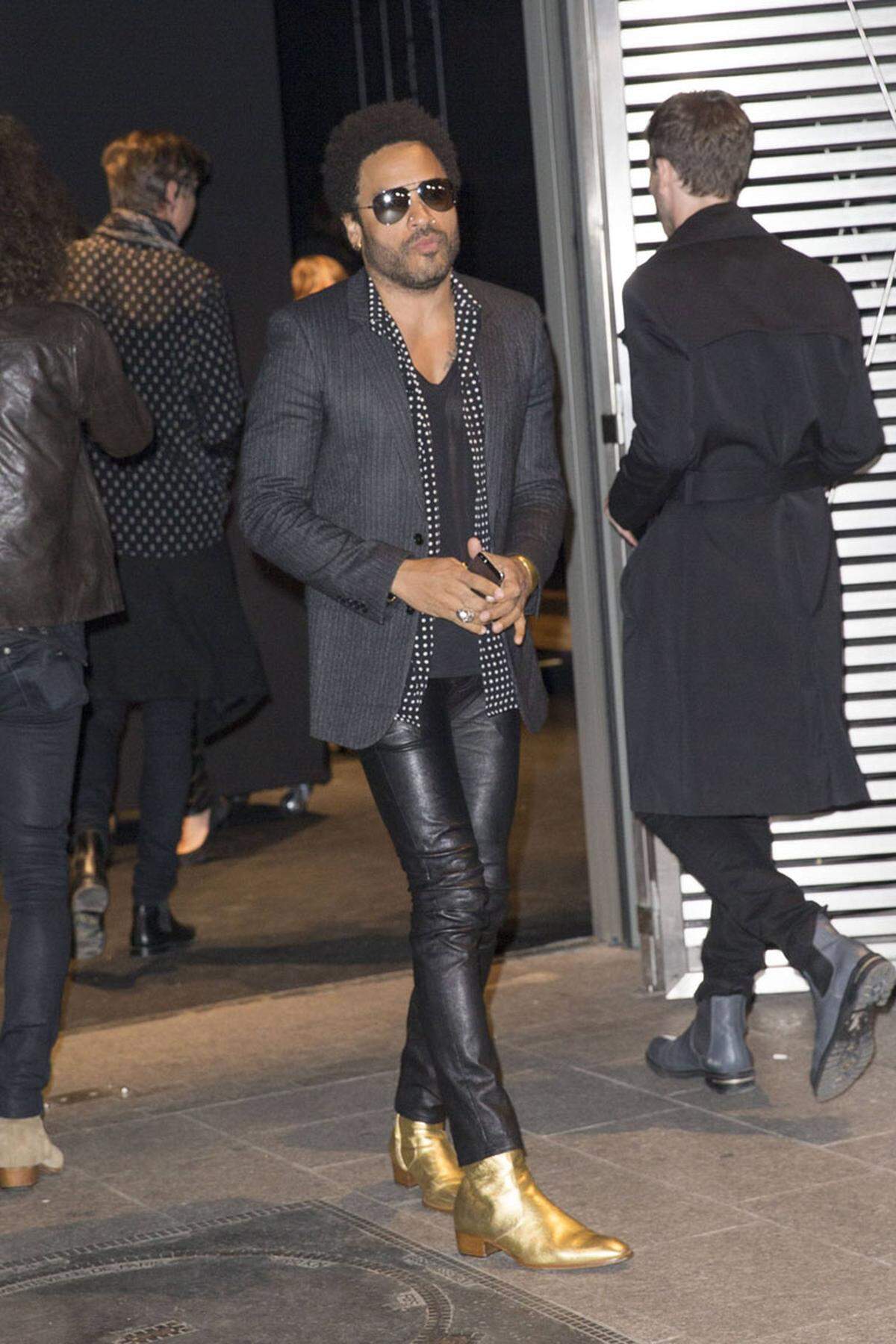 Lenny Kravitz setzte mit seinen Schuhen goldene Akzente.