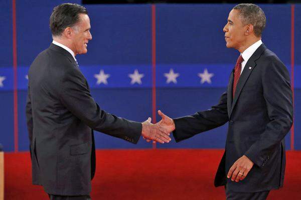 In der zweiten TV-Debatte zwischen US-Präsident Barack Obama und Herausforderer Mitt Romney gaben sich beide Kandidaten angriffslustig und offensiv. Doch wer schnitt besser ab? Ein Überblick über die Reaktionen.