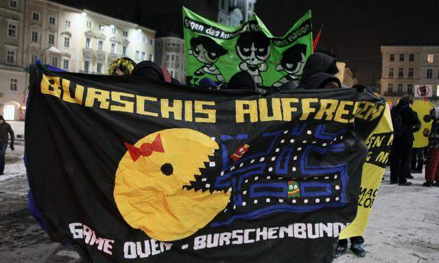 Archivbild: Demonstrationen gegen den Burschenbundball 