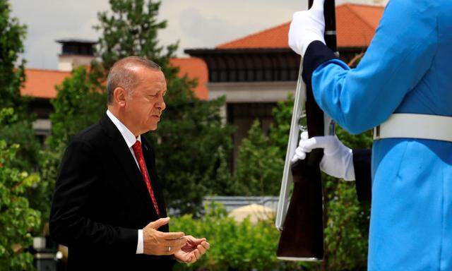 Erdogan gedachte am Montag der Opfer des gescheiterten Putschs 2016. Nun droht ihm Ungemach in der Außenpolitik.