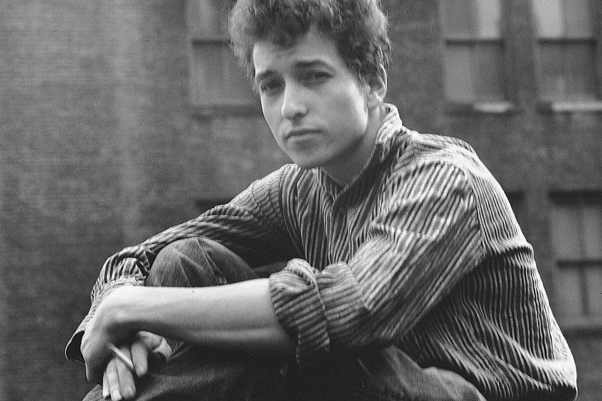 Wer kennt ihn und seine zeitlosen Protest-Songs nicht? Bob Dylan feiert am 24. Mai seinen 70er. Der Singer/Songwriter und Folk-Poet wurde 1941 im US-Bundesstaat Minnesota als Robert Allen Zimmerman geboren.