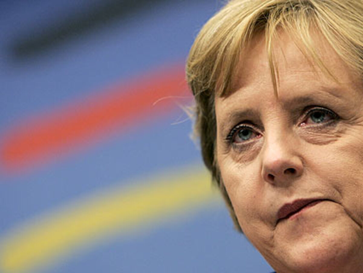 Der deutsche EU-Vorsitz erreichte erstmals Mindeststandards gegen Rassismus und Fremdenhass, die Kritiker aber für zahnlos halten. Die grenzüberschreitende Zusammenarbeit der Polizei wurde verstärkt. Das Flüchtlingsproblem im Mittelmeer ist weiter ungelöst.