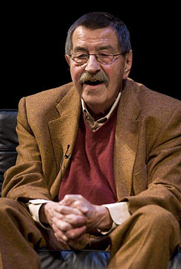 Die in Rumänien geborene deutsche Schriftstellerin Herta Müller wird mit dem Literatur-Nobelpreis ausgezeichnet.  Günter Grass zeigtsich "sehr zufrieden" mit der Wahl. Müller sei eine sehr gute Romanautorin, sagte Grass am Donnerstag der Nachrichtenagentur AFP in Danzig (Gdansk), wo er eine Ausstellung seiner Grafiken eröffnete. Sein persönlicher Favorit in diesem Jahr sei der israelische Autor Amos Oz gewesen, sagte Grass. Er wolle jedoch unterstreichen, dass das Nobelpreis-Komitee mit Müller eine sehr gute Entscheidung gefällt habe.