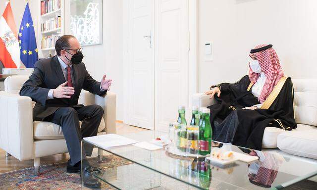 Schallenberg und Prinz Faisal in wien auf einem zur Verfügung gestellten Bild des Ministeriums-Fotografen.