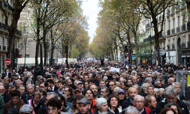 In Frankreich sind Zehntausende Menschen gegen den zunehmenden Antisemitismus im Land auf die Straße gegangen.   