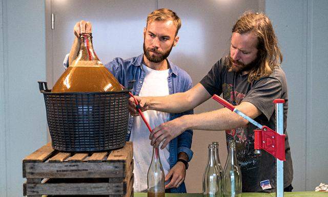 „Waste Fruit“. Mikael Nypelius und Karl Sjöström alias Fruktstereo verarbeiten ungenutztes Obst.