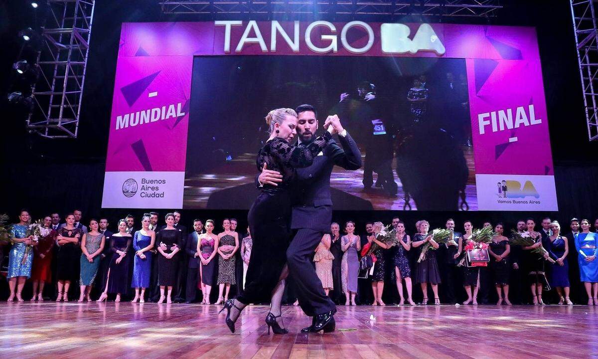 In der traditionellen Tanzsaal-Kategorie ging die Goldmedaille an die Lokalmatadore Jose Luis Salvo und Carla Rossi.