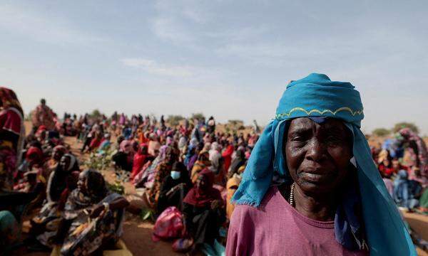 Eine Frau, die aus dem Sudan geflohen ist, im benachbarten Tschad.