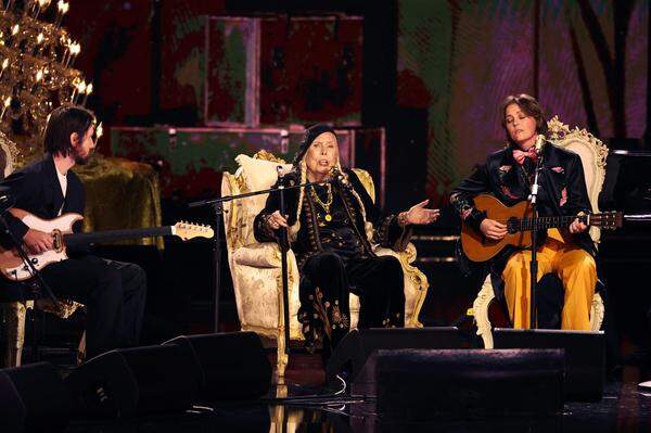 Joni Mitchell trat mit 80 Jahren das erste Mal bei den Grammys auf.