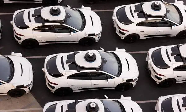Alle reden vom Motor, doch die Zukunft der Mobilität bestimmen digitale Technologien. Im Bild: Selbstfahrende Autos in San Francisco, USA.