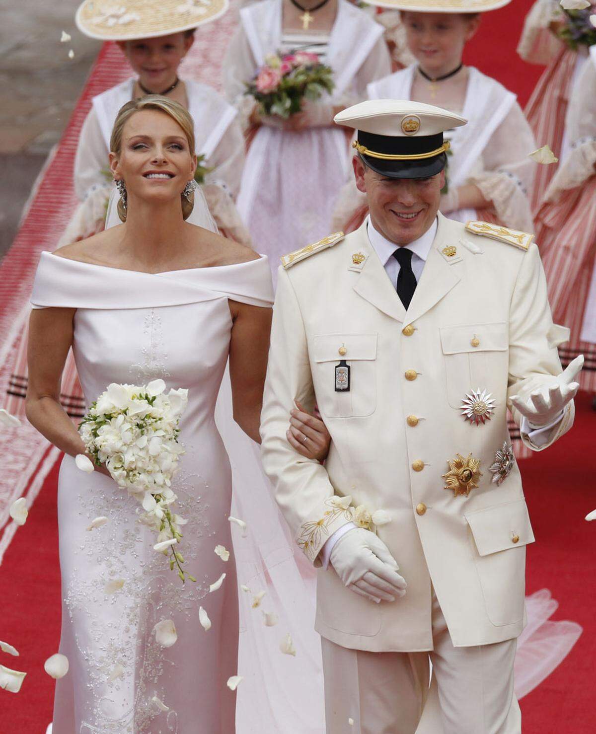 Die frühere Weltklasse-Schwimmerin Charlene Wittstock bezauberte die Monegassen 2011 in einer eleganten Robe von Giorgio Armani. 