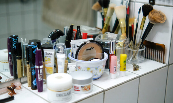 Make-up, Hautcremes und Badezusätze: 2022 wurde davon weniger gekauft.