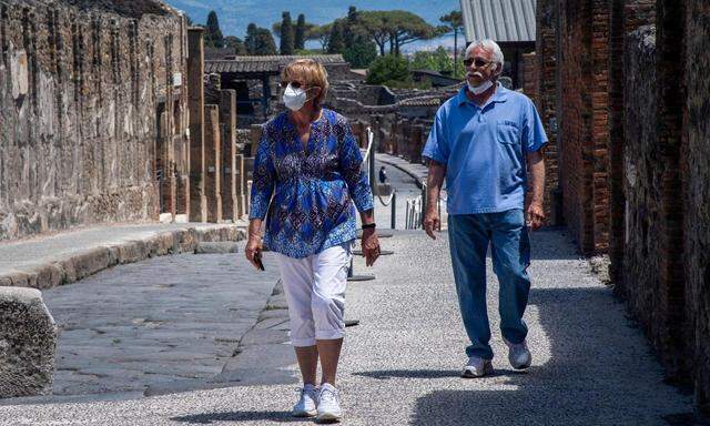 Colleen und Marvin Hewson haben ihr Ziel mit Verspätung erreicht: Die Ausgrabungen im Pompeji zu besichtigen. 