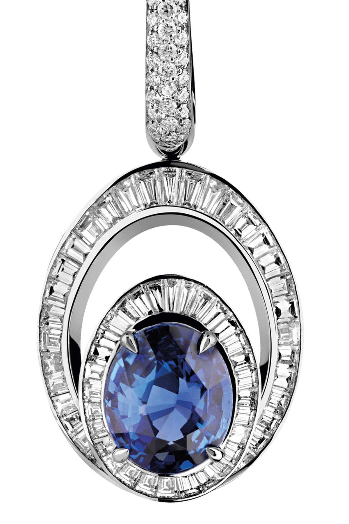 „Reine de Naples“ aus Platin 950, mit Brillanten, 0,50 ct., Diamanten im Baguetteschliff, 2,74 ct., und zwei ovalen blauen Saphiren, 4,02 und 4,58 ct.