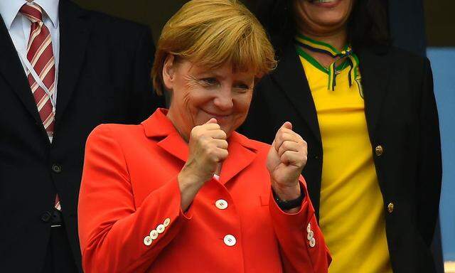 Angela Merkel ist auch oft Besucherin von Spielen der deutschen Nationalmannschaft.