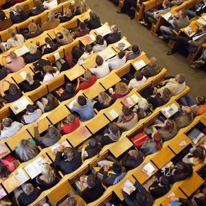 Wie viel Studierende auf einen Lehrenden kommen, ist in Österreich ausbaufähig. 