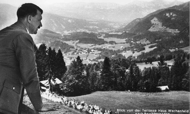 „Wir sind nicht zusammengekommen, um über die schöne Aussicht zu reden.“ Adolf Hitler auf dem Berghof am Obersalzberg bei Berchtesgaden.