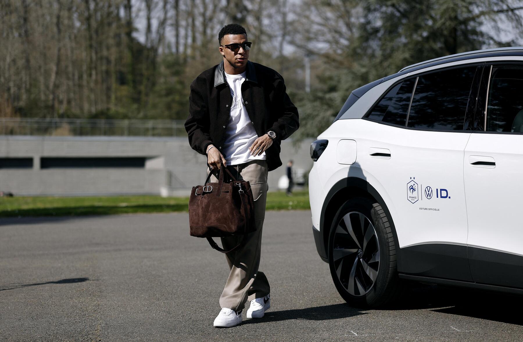 Wurde Kylian Mbappé in Madrid am falschen Knie untersucht?