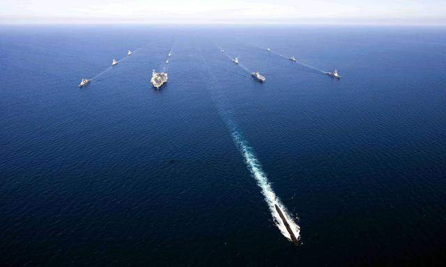 US- und südkoreanische Schiffe bei einem gemeinsamen Manöver. 