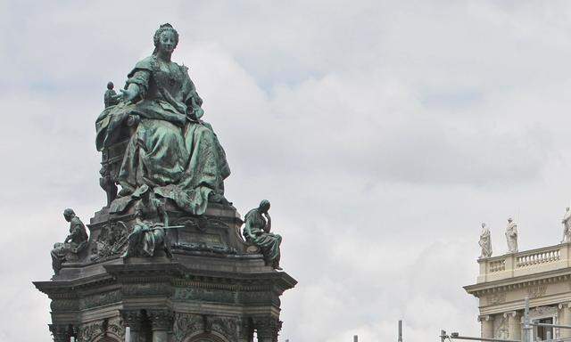 Maria-Theresien-Denkmal in Wien2008: GROESSTES WIENER KAFFEEHAUS ALS ãRUHEZONE' 