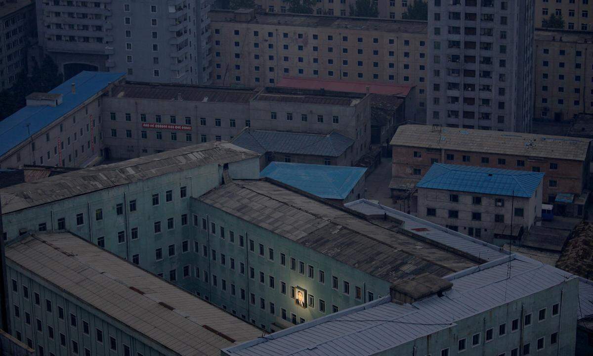 5. Oktober 2011. Ein Bild von Nordkoreas Staatsgründer Kim Il-sung prangte an einem Gebäude in der Hauptstadt Pjöngjang.